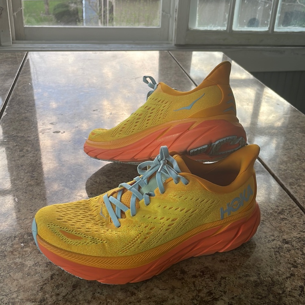 Hoka Clifton 8’s size 9.5